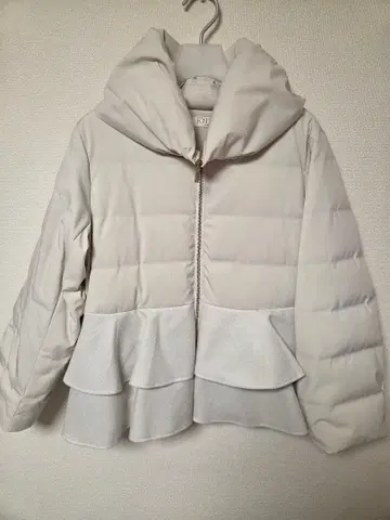 FONTLAB 프릴 다운 자켓 화이트