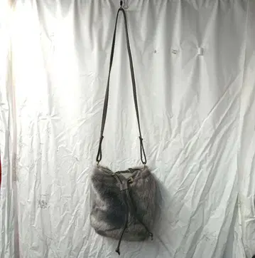 그레이 퍼 복조리형 숄더백 미사용품