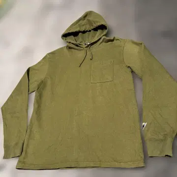 올리브색 후드 부착 후드티