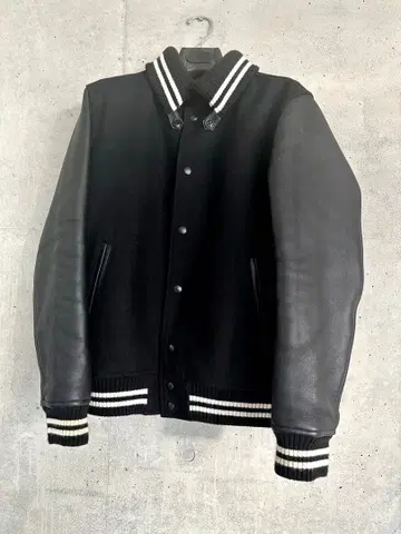 BEAMS 빔즈 절개 램 가죽 블랙 바시티 자켓 L 사이즈