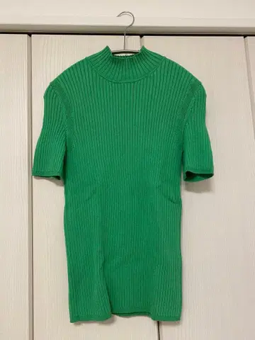 그린 리브 반팔 니트 I TARA