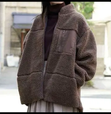 이 플리스 자켓 브라운 가슴 포켓 부착