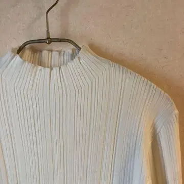 새상품 미사용 Donnez-Moi 하이넥 리브 화이트 펄