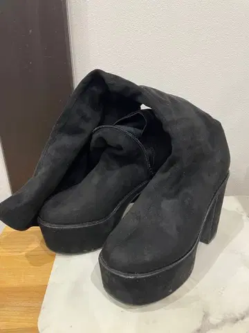 아베일 니하이 부츠