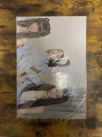 LE SSERAFIM 포스터