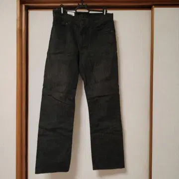 블랙 컬러 다케오 키쿠치 스트레이트 데님