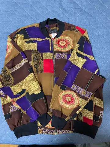 다색 패턴 집업 점퍼