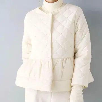아이보리 퀼팅 자켓 프릴 포함