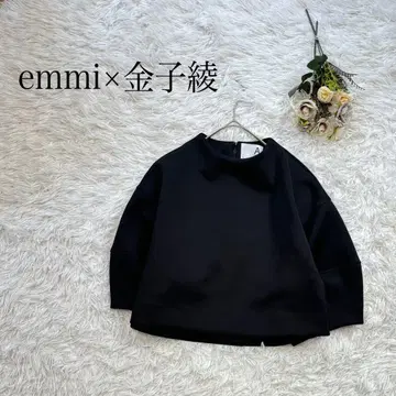 emmi x 카네코 아야 종이상자 크롭 기장 상의 블랙