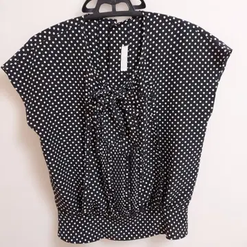 INGEBORG 흑백 도트 블라우스