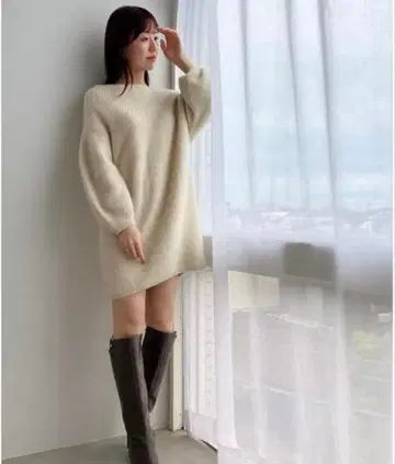 크림색 니트 V넥 원피스