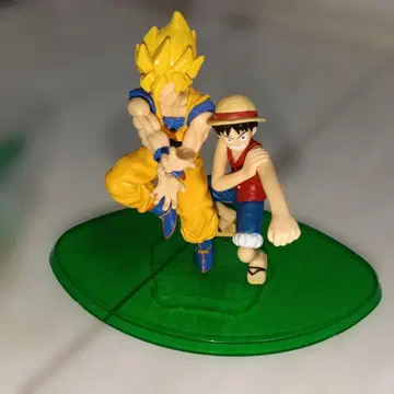 점프 40주년 드래곤볼 x 원피스 피규어 2종