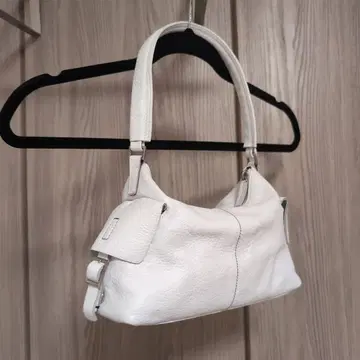 화이트 가죽 핸드백