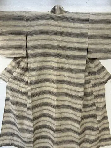 모던하고 질감이 좋은 수직 명주 견직 기모노 단벌 가로 줄무늬 150