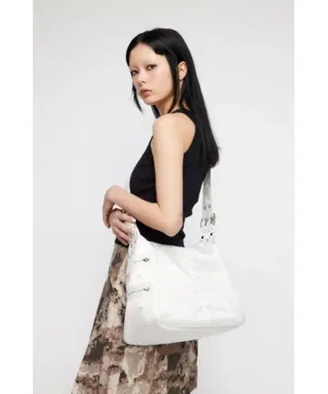 최종 가격 인하! 새상품 LAGUAGEM 새틴 숄더백