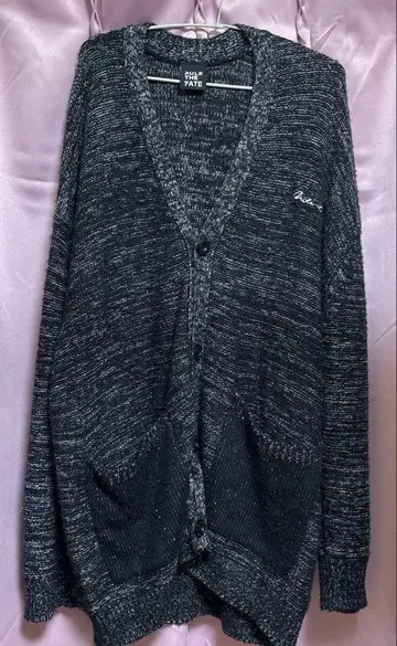 가격 인하 약간의 하자품 미사용 새상품 룰 더 페이트 가디건 사이즈 1