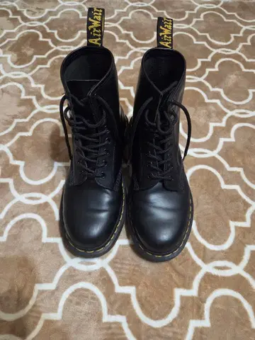 닥터마틴 8홀 부츠