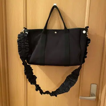 이시카와 라보 프릴 스트랩 포함 종이상자 니트 블랙 토트백