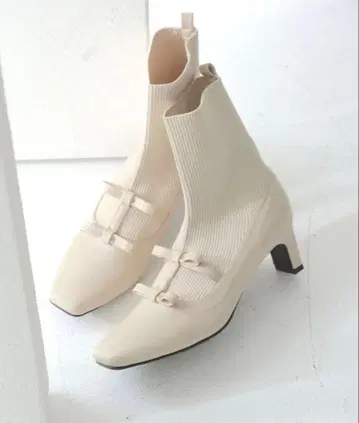 [ 미사용 새상품 ] 베이지 리본 포함 숏부츠