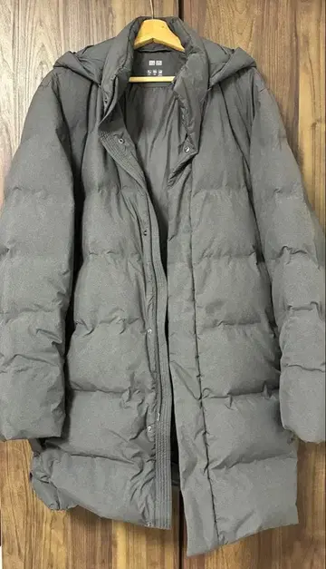 유니클로 심리스 다운 자켓 후드 부착 롱