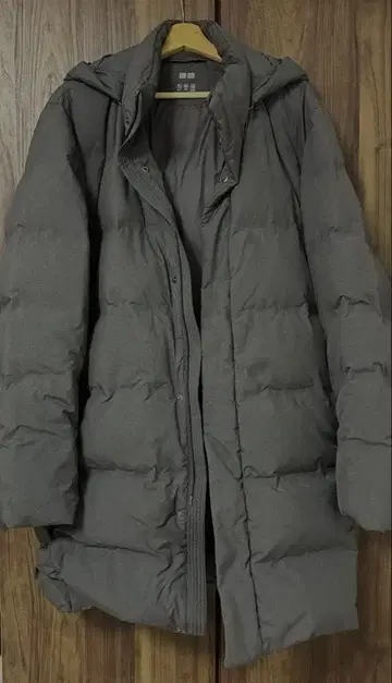 유니클로 심리스 다운 자켓 후드 부착 롱