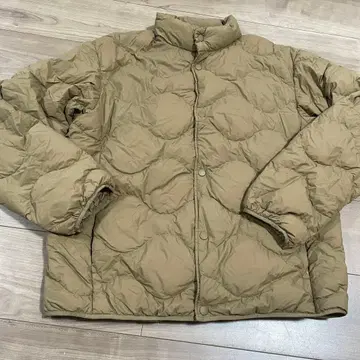 유니클로 울트라 라이트 다운 웨이브 퀼트 자켓 L