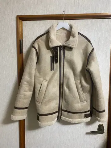 베이지 무스탕 코트 지퍼 포함