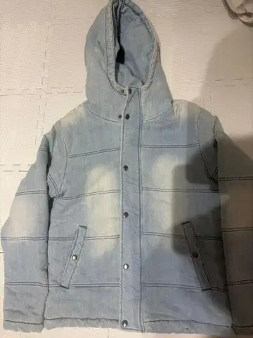 FULL GLOW 후드 부착 데님 다운 자켓