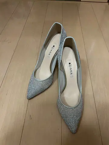 DIANA 실버 글리터 하이힐