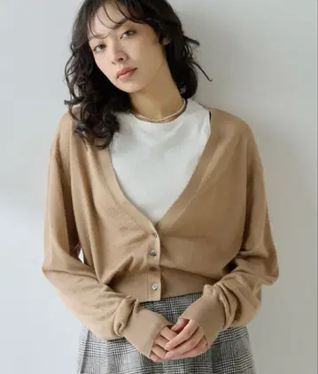 [ 새상품 택 포함 ] 윔 가젯 16G V넥 가디건