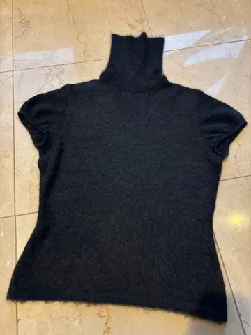 해롯 다크 그레이 하이넥 반팔 니트