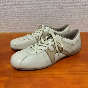 새상품급 호킨스 스포츠 크림색 스니커즈 23.5cm