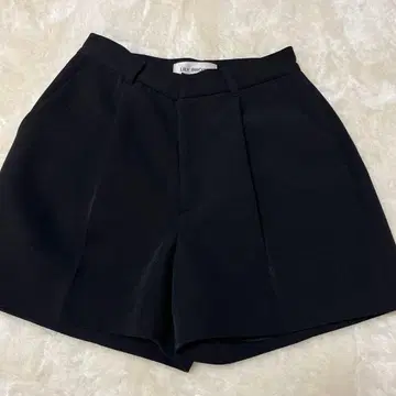 릴리 브라운 벨트 포함 하이웨스트 숏팬츠