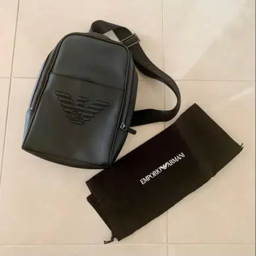 엠포리오 아르마니 바디 백 블랙