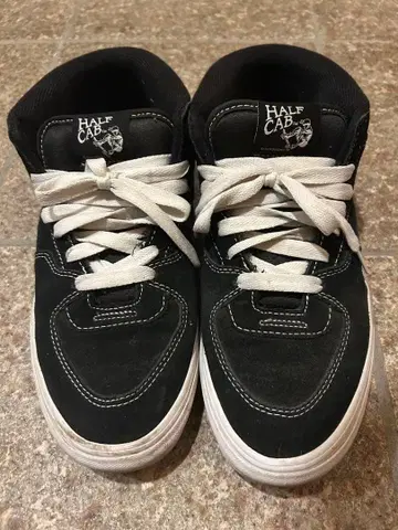 VANS 하프캡 블랙 하이컷 스니커즈