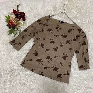 [ INDIVI ] 꽃무늬 칠부 소매 상의 (38) 루즈핏 네크라인