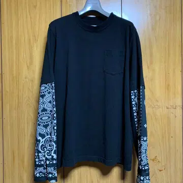 [ 최종 가격 ] Sacai 21SS 반다나 절개 티셔츠