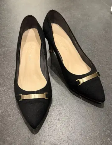 아르테미스 바이 다이애나 블랙 펌프스 23.5