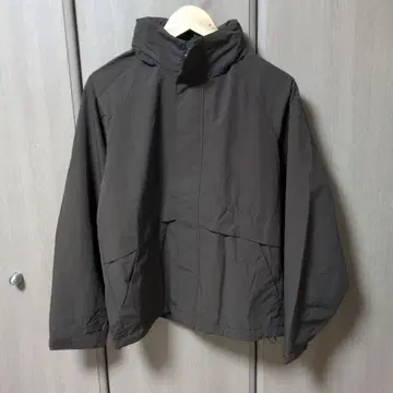 유니클로 윈드프루프 스탠드 블루종 S 브라운