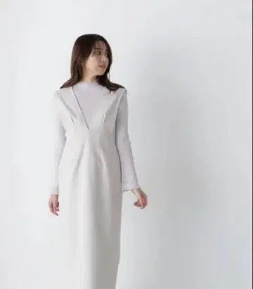 내추럴 뷰티 베이직 V넥 내로우 실루엣 점프수트