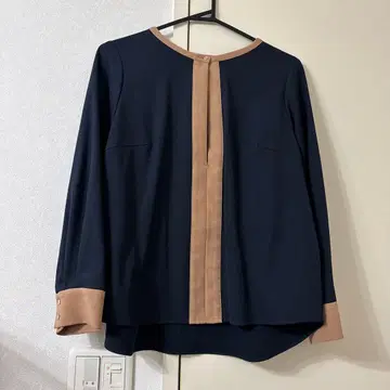 TONAL 바이컬러 블라우스 웜 트윌 2way 넥 네이비