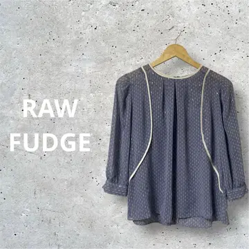 RAW FUDGE 쉬폰 라메 프린트 파이핑 블라우스 시어