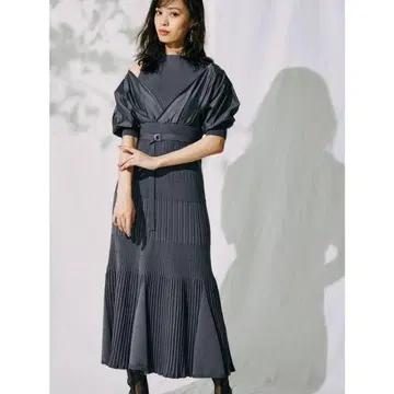 머큐리듀오 이소재 도킹 플레어 롱 슬리브 니트 원피스