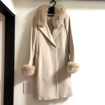 Apuweiser-riche 베이지 퍼 롱 코트