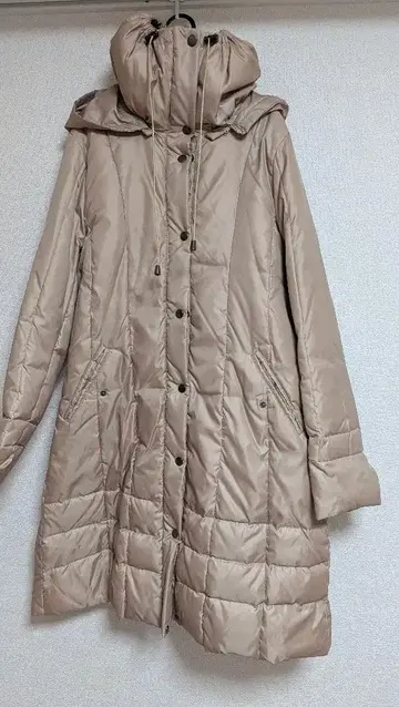 Riviere du Village 후드 부착 다운 자켓 베이지