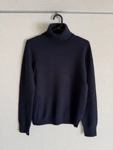 유니클로 캐시미어 100% 스웨터 네이비 터틀넥 M