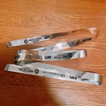 LUNATIC FEST. 2025 은색 테이프