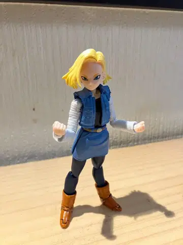 드래곤볼 인조인간 18호 가동 피규어