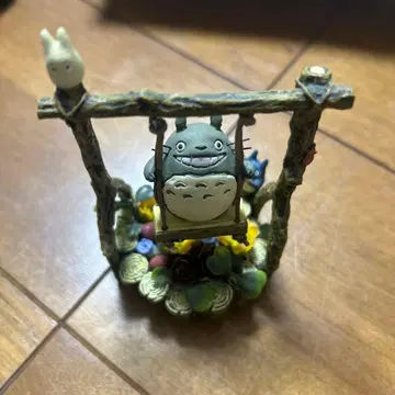 이웃집 토토로 잡목림의 놀이공원 토토로 통나무 그네