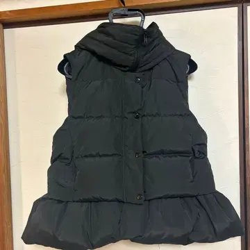 DONOBAN 후드 부착 블랙 다운 베스트 프릴 밑단